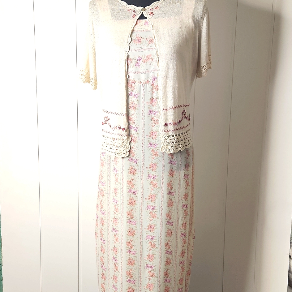 White Floral Picnic Prairi Maxi Dress W/ Cropped Knit Crochet Lace Cardigan